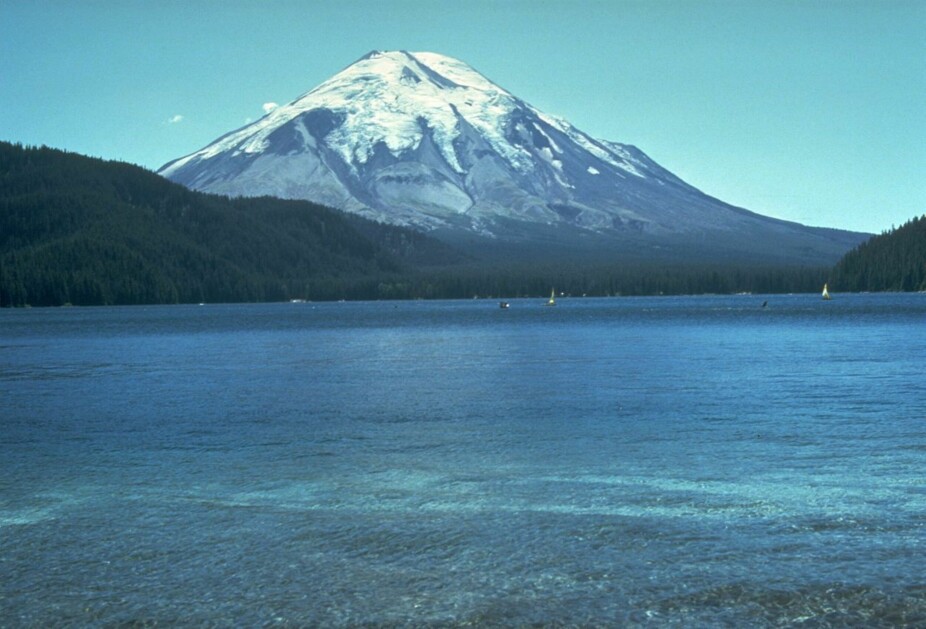 <b>PARADIS:</b> Spirit Lake ved foten av Mount St. Helens var et eldorado for badende og for båtelskere. Det var frem til 18. mai 1980.