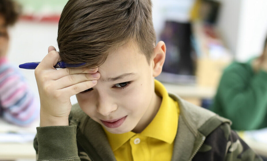 STRENG LÆRER: Da 5-klassingen ikke hadde gjort leksene, ble læreren så streng at gutten tok til tårene.