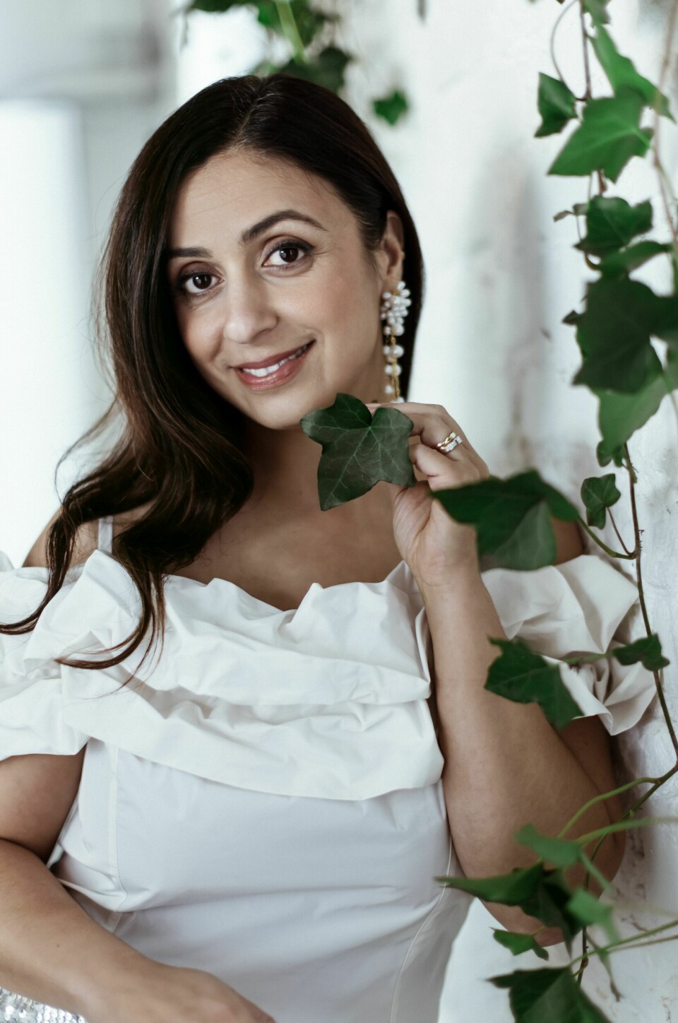 BORT MED TABUENE: – Etter at jeg begynte å dele hva jeg har opplevd, har jeg hørt så mange dramatiske fødselshistorier. Jeg skulle ønske at vi kvinner kunne være åpnere med hverandre, da hadde det kanskje ikke vært så sjokkartet å bli mor.Styling: Topp fra Lindex og ørepynt fra Cos.