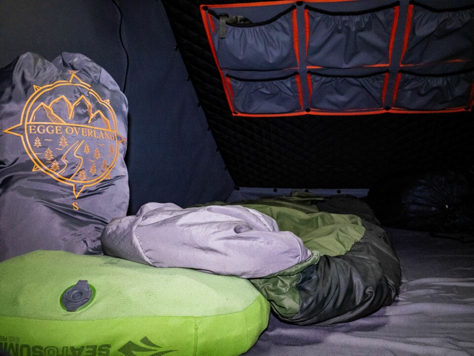 EGEN LOGO: Soveplassen. Legg merke til at Bjørn Egge har designet egen Overland-logo.
