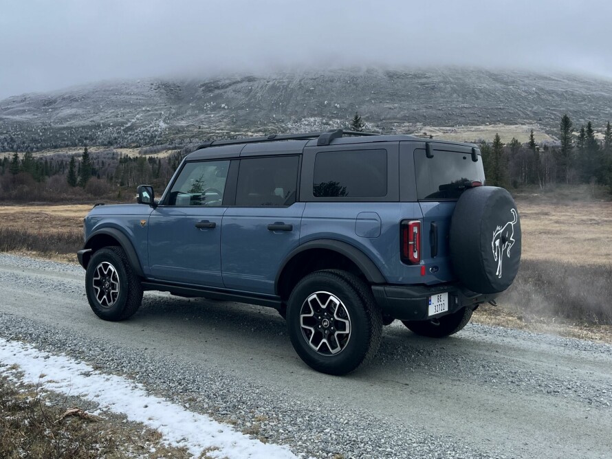 VINTERDEKK PÅ: Bronco blir enda tøffere med standarddekkene, som er all-terrain-dekk fra Bridgestone.