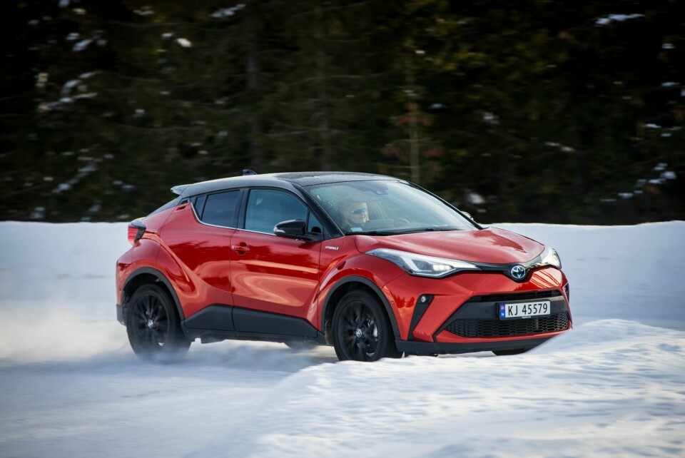 LANGSOM: I Toyota går det ofte saktere enn det speedometeret viser. Denne C-HR fra 2020 går 92 km/t når speedometeret viser 100 km/t.