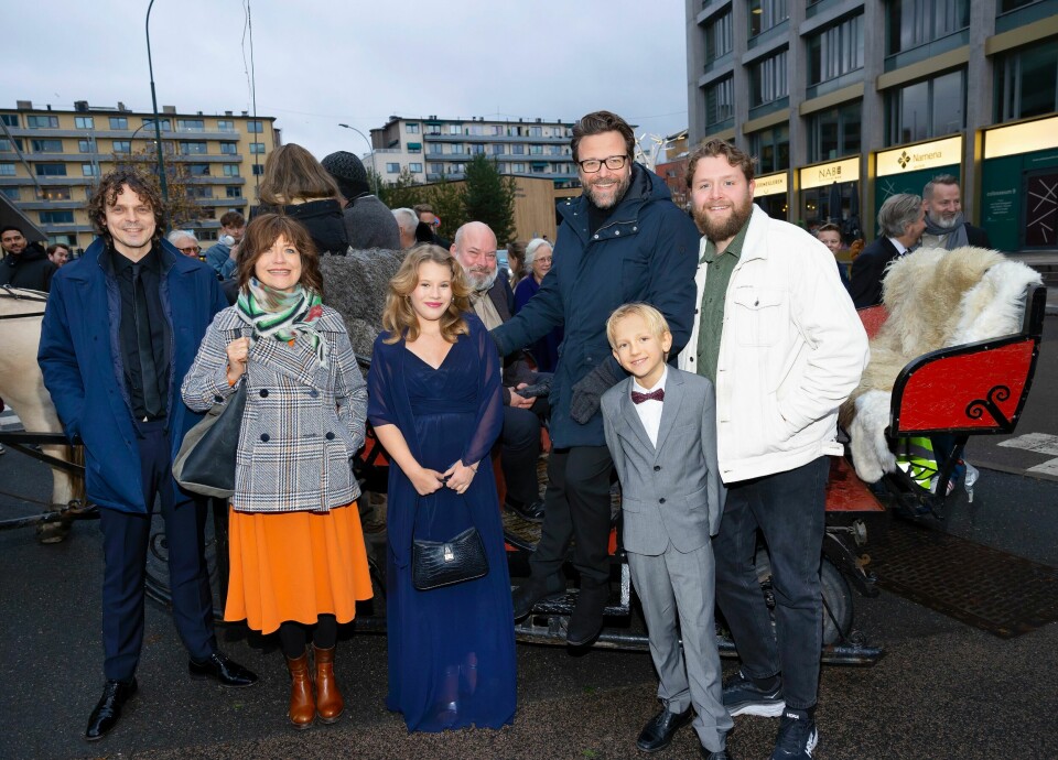 STOR STAS: Kåre Conradi (Jens Petrus) kom til førpremieren med regissør Mikal Hovland (t.v), Lene Kongsvik Johansen (Tilla Hjul), Kaya Ekerholt McCurley (Stine), Håkon Seip (Jørgen) og Martin Lepperød (postmannen).