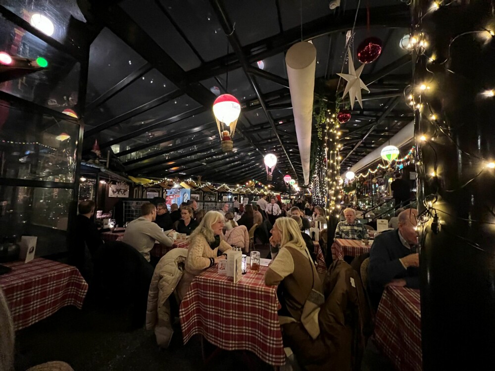 <b>FULLT HUS:</b> Det lønner seg å bestille bord om du vil ha julemat i København. Mange av restaurantene er fullbooket lang tid i forveien.