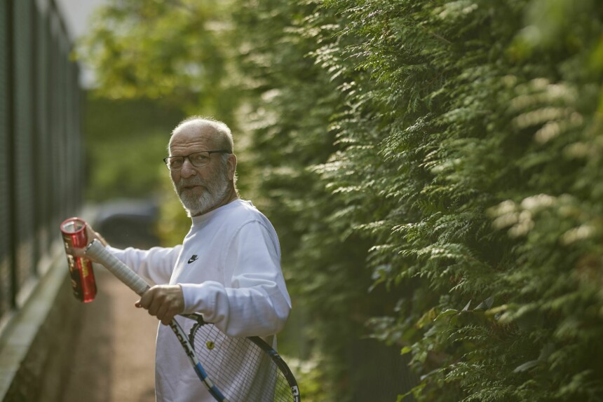LIDENSKAP: Gimle bor et steinkast fra Oslo Tennisklubb, og svinger gjerne racketen når muligheten byr seg.