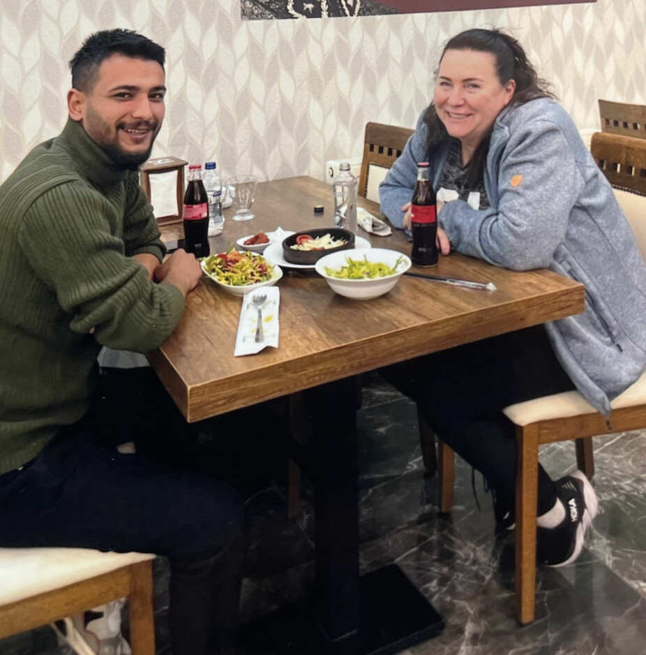 <b>FERIE:</b> AnneMa drømmer om at hun og Dündar kan leve som et helt vanlig ektepar. Men besøkene i Tyrkia føles mest som ferie siden de er sammen 24/7, og begge har fri hele dagen. Her er de på kafé i Dündars hjemby.