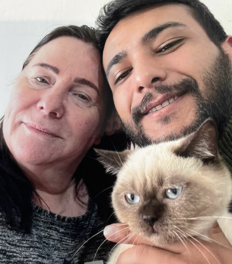 <b>BARNEERSTATNING:</b> Ekteparet kan ikke få egne barn, men de elsker katter, og har katter både i Arendal og i Tyrkia. – De er barna våre, forklarer AnneMa.
