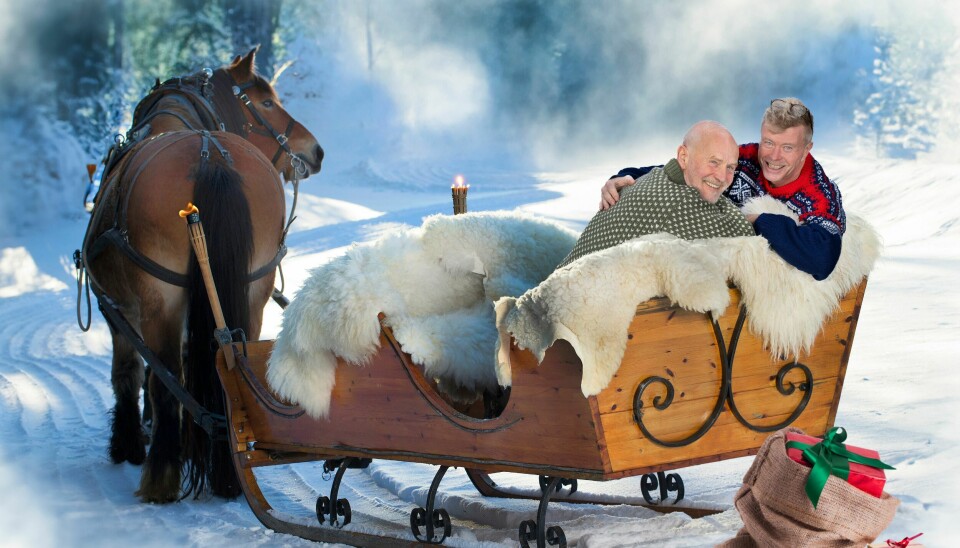 TRADISJONSRIKT: Denne julen vil Øystein Bache og Rune Gokstad tradisjonen tro, servere julenøtter til det norske folk. I år har de blant annet laget episoder fra Japan, Kongsberg og Kongsvinger.