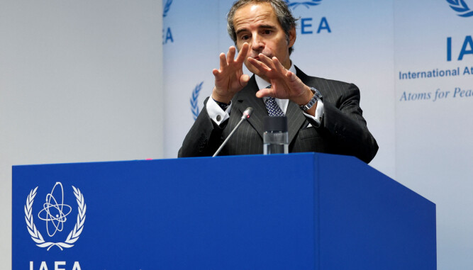 <b>IAEA-SJEF</b>: Rafael Grossi på talerstolen i Paris.