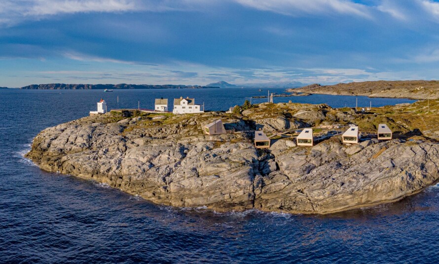 RYVARDEN: Flokehyttene ligger vaglet opp på svaberget som fuglekasser med fantastisk utsikt mot havgapet.