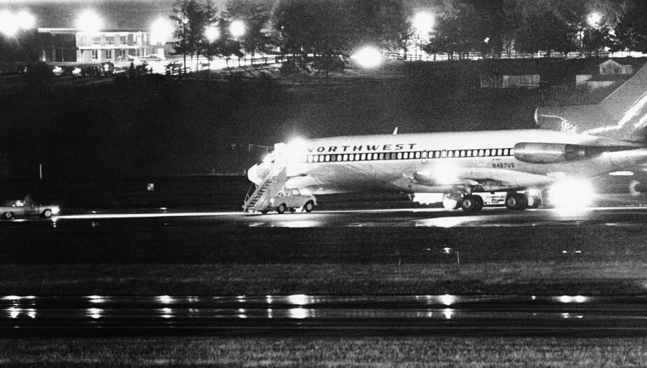 <b>TANKES OPP: </b>Her blir kaprerflyet fylt opp med drivstoff på flyplassen i Seattle før det satte kursen sørover mot Mexico City.