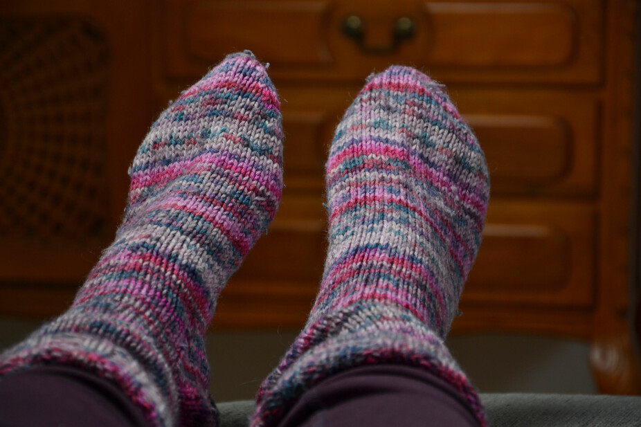 TO PAR SOKKER: Forskere har funnet ut at to par tynnere sokker faktisk gir bedre isolasjonsevne enn kun én tykk.