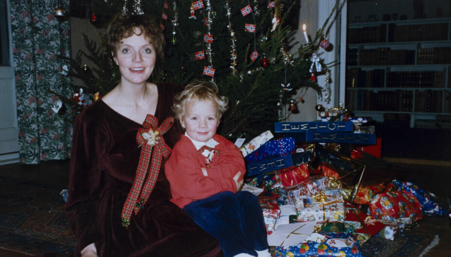 STOLT MAMMA: Mari Maurstad med sin førstefødte sønn, Scott, på begynnelsen av 1990-tallet.