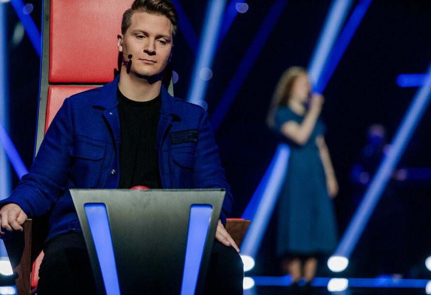 FØLSOM; Som dommer i «The Voice» på TV 2 viste Tom frem sin følsomme side. Han var dommer i 2021 og 2022.
