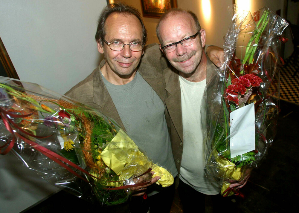 <b>RUSTNE HERRER:</b> Ole Paus og Jonas Fjeld hadde en rekke forestillinger sammen som «To rustne herrer». Her er duoen fra premiere i Oslo i 2002. Jonas Fjeld besøkte sin gode venn på sykehuset bare noen timer før han døde.