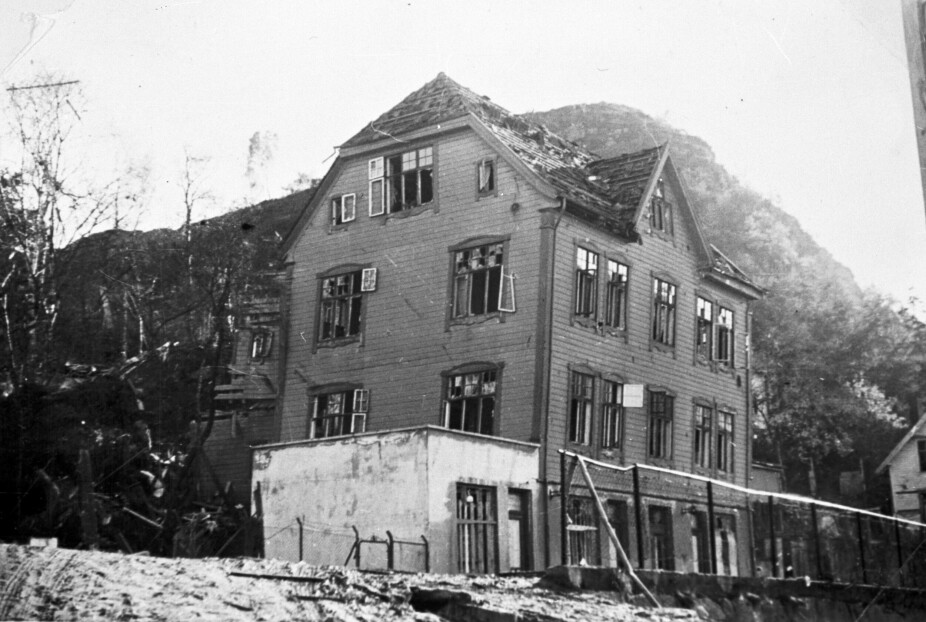 <b>SKIVEBOM:</b> Bebyggelsen i Bergen ble hardt rammet av flere luftangrep med ubåtbunkeren i Laksevåg som mål.
