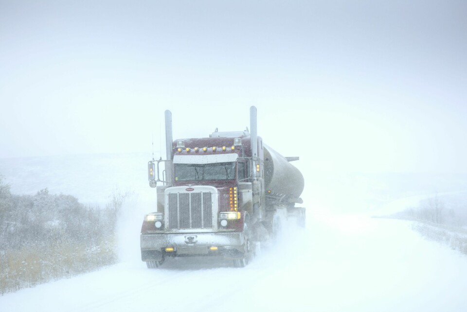 BRÅKALDT: Allerede i september kan snøen komme på de nordlige veiene i Canada og Alaska som her ved Whitehorse.
