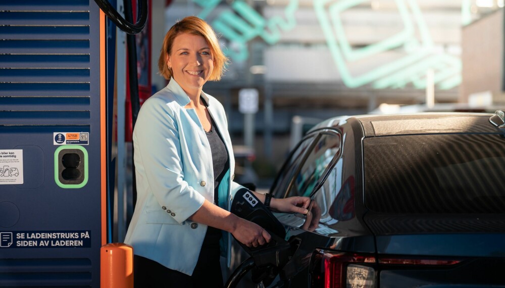 ELBIL: – Hver fjerde bil på norske veier er nå en elbil, sier Christina Bu, som er generalsekretær i Norsk Elbilforening. Lademuligheter på hytta blir derfor mer og mer aktuelt for mange.