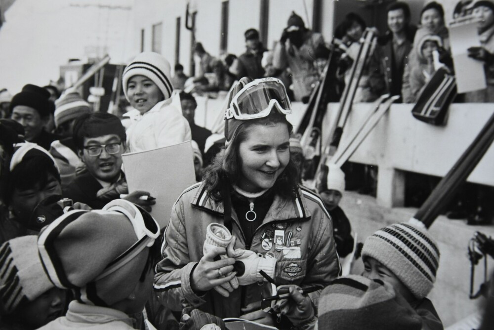 <b>HYSTERI:</b> Anita ble feiret som en popstjerne etter verdensrekorden i Sapporo. Japanere i alle aldre ville ha autografen. 