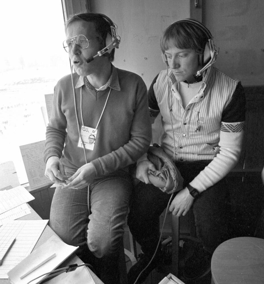 <b>PÅ JOBB:</b> Arne savner ikke jobben i NRK, og sier han bare er takknemlig for de fine årene han fikk som sportskommentator. – Jeg var så heldig å få oppleve gullalderen, sier han. Her sammen med hopplegenden Roger Ruud under ski-VM i Oslo i 1982. 
