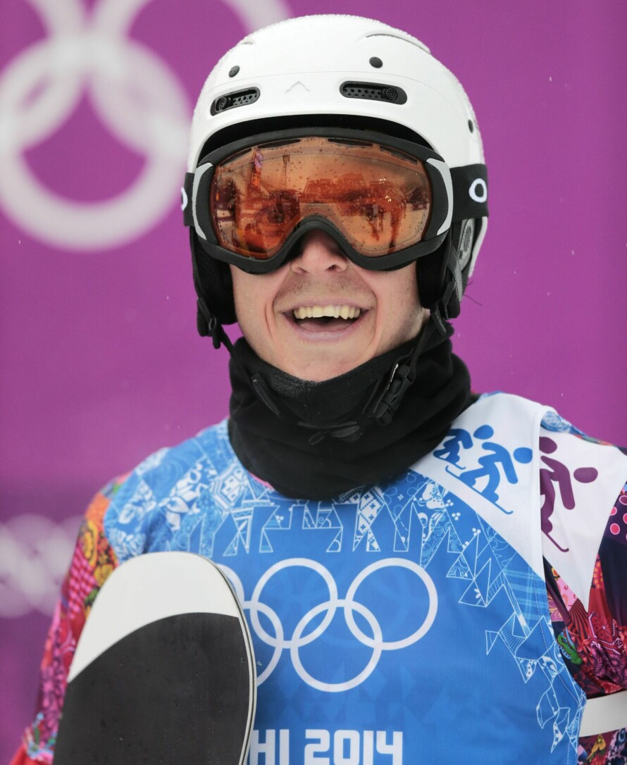 SATT PUNKTUM ETTER SYKDOM: – Det vil alltid være en følelse av noe du ikke får utrettet. Det var verst helt i starten, da var jeg egentlig ikke klar for å legge opp. Men så fort det hadde sunket inn, så senket skuldrene seg. I dag er jeg veldig glad i det vanlige liv, forteller Stian Sivertzen som la opp som snowboarder som 26-åring.