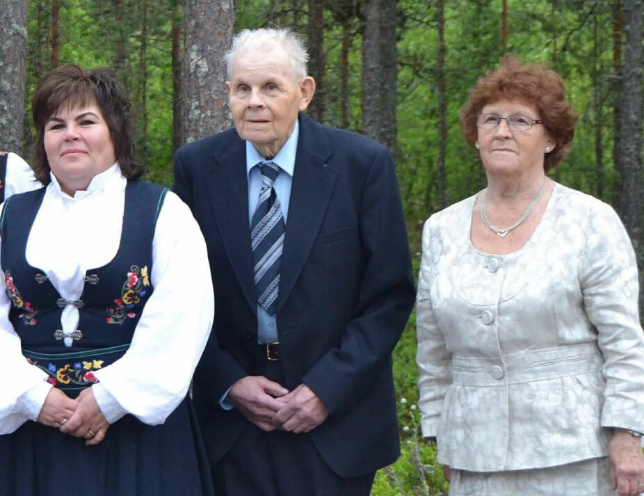 <b>SAVNER DEM:</b> – Jeg kjenner stadig på savnet etter mamma Inger-Lise og pappa Hallvard, forteller Nina Johansen (t.v.).