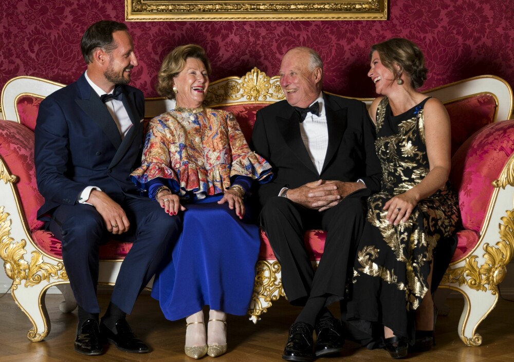 <b>FULLE AV FORVENTNINGER:</b> Kronprins Haakon, dronning Sonja og kong Harald gleder seg til bryllupet til prinsesse Märtha.