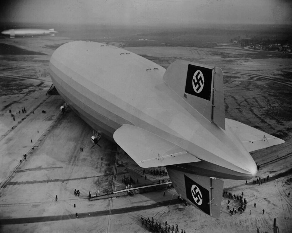 <b>STØRST AV ALLE: </b>Luftskipet Hindenburg er den største flyvende maskinen laget noen sinne. 247 meter langt med en diameter på 41 meter, rommet det mer enn 200 000 kvadratmeter hydrogengass, som ga det oppdrift.