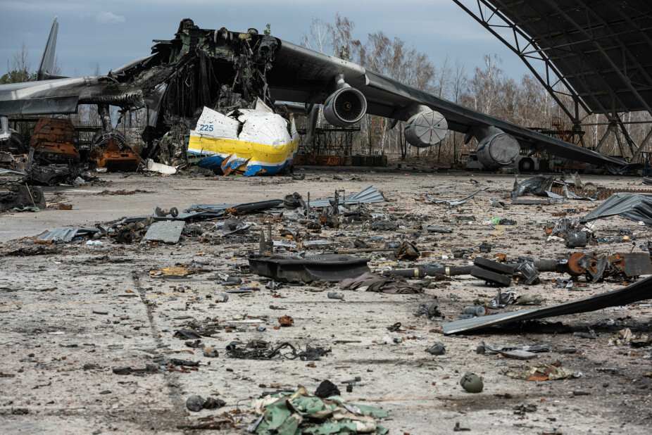 <b>ØDELAGT:</b> Restene av Antonov An-225 Mriya, etter at russiske styrker ødela flyet i april 2022 i de første ukene av krigen i Ukraina.
