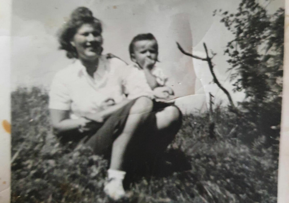 <b>BARNDOM:</b> Christina med sin mor i 1944, mens krigen pågikk i Europa.