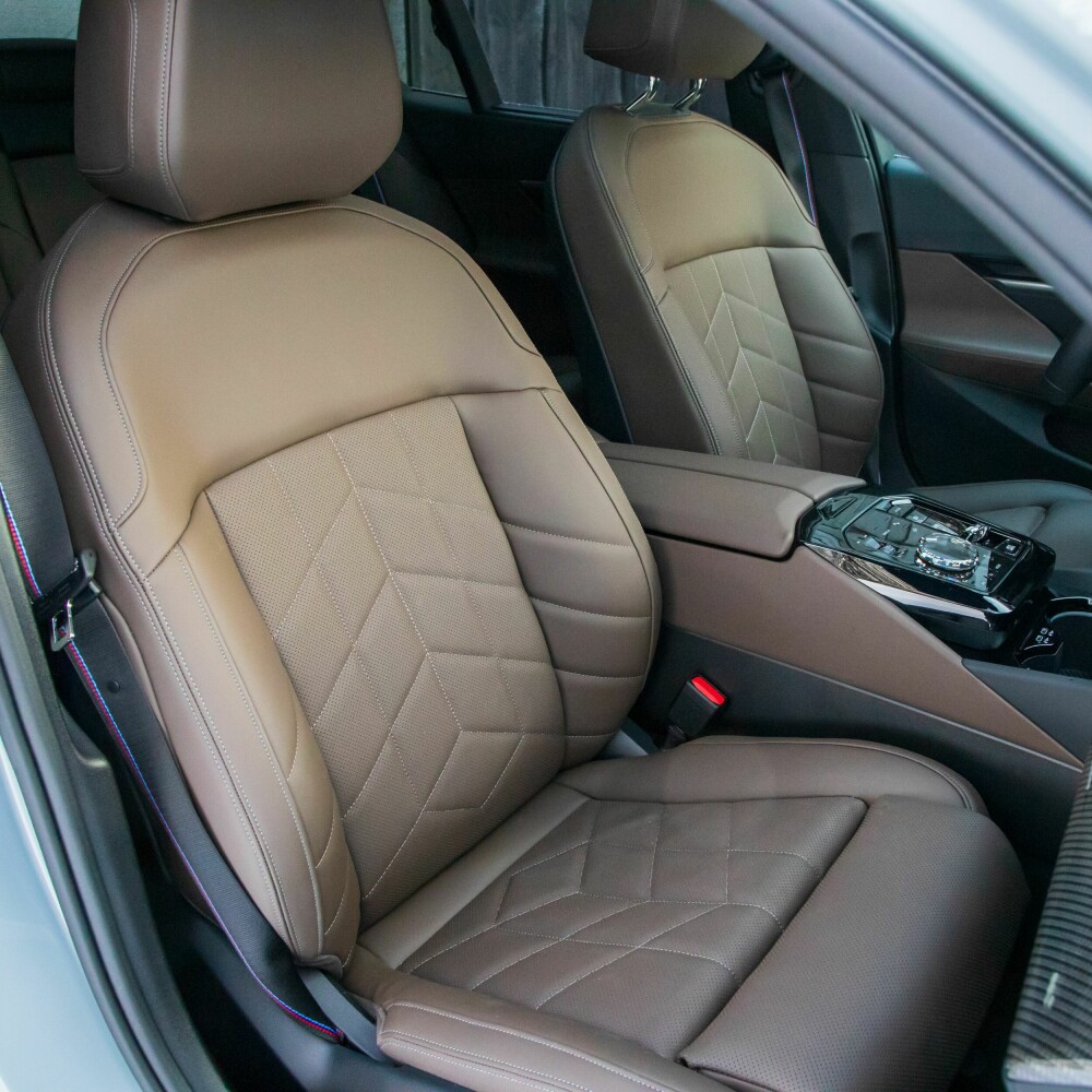 <b>TA PLASS, SLAPP AV:</b> Langturkomfort er et av høydepunktene i nye BMW i5.