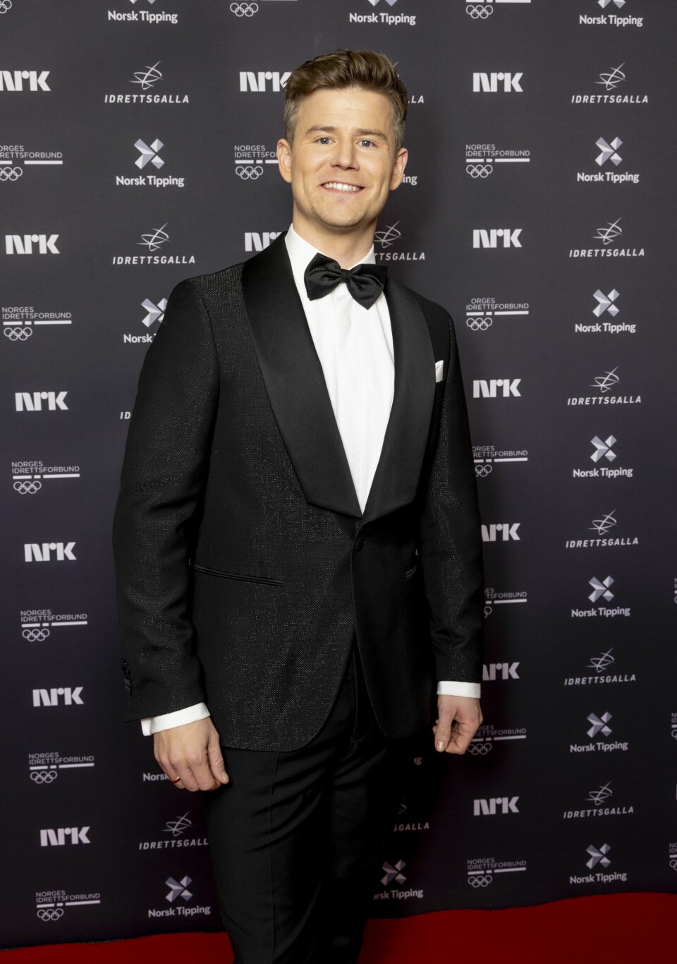 LEDET SHOWET: NRK-profilen Nicolay Ramm loset TV-seerne stødig og humoristisk gjennom festkvelden i Trondheims storstue.