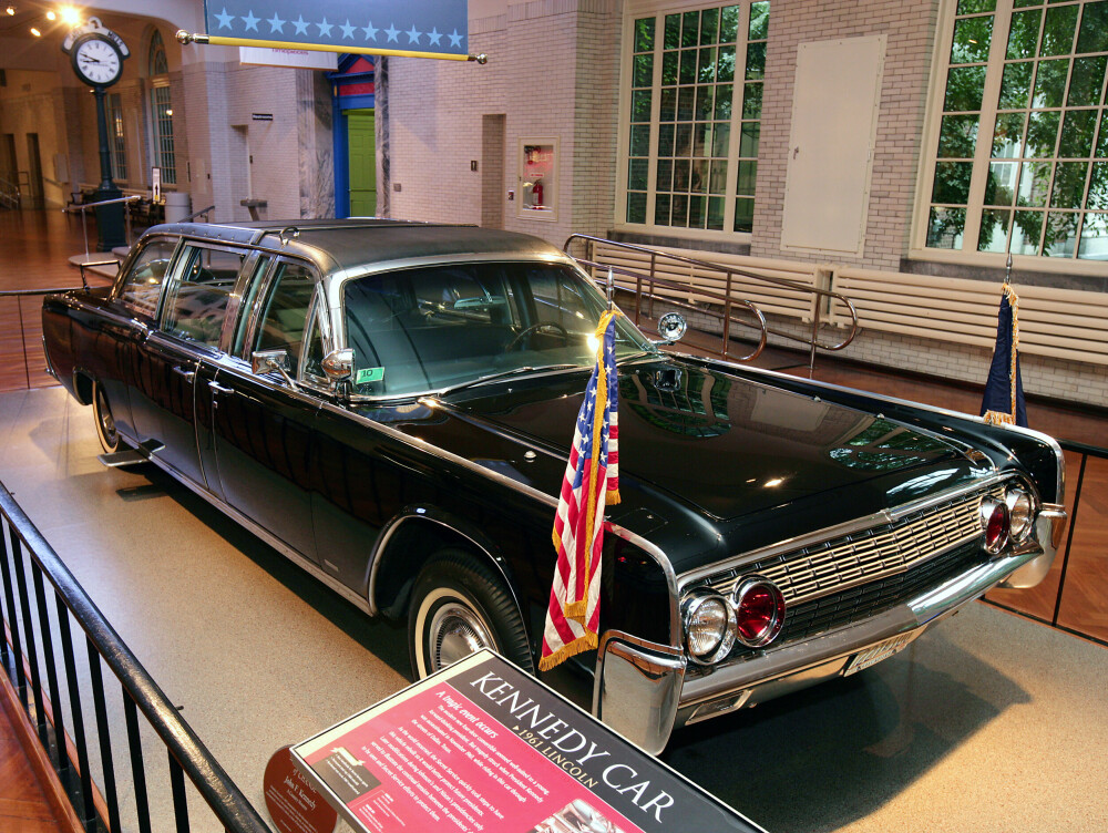 <b>HISTORISK:</b> Bilen John F. Kennedy satt i da han ble skutt og drept i Dallas. Den ble bygget om fra kabriolet og fortsatt brukt etter attentatet. 
