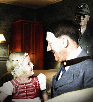 <b>ONKEL ADOLF:</b> Inge Terboven på diktatorens fang. Bildet er en rekonstruksjon basert på bilder tatt under et sykebesøk hos Josef Terboven etter et flyuhell i 1938.