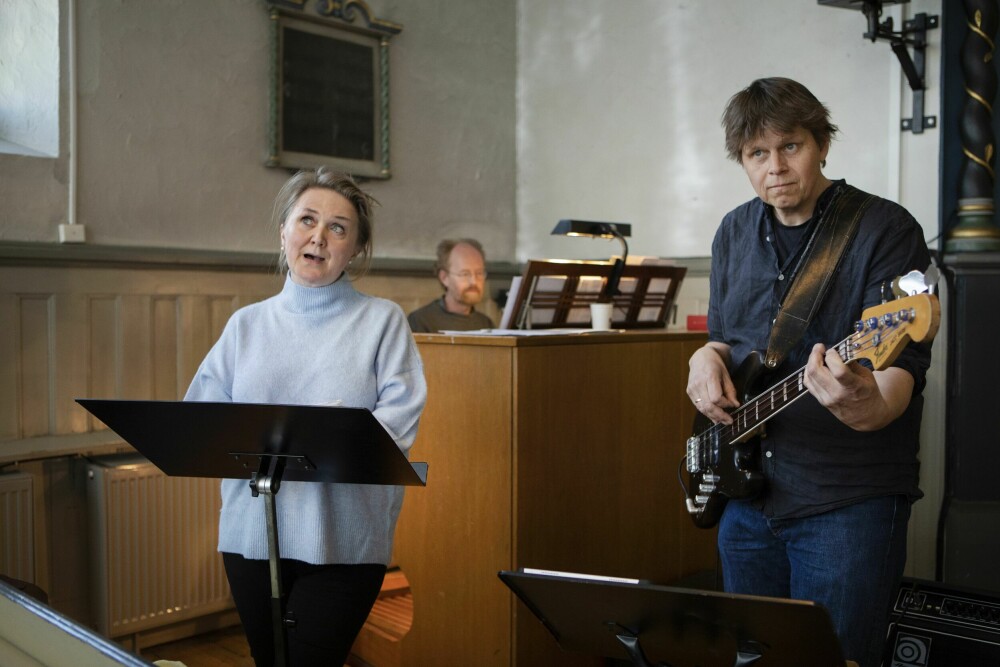 <b>SANGER:</b> Inger har drevet med musikk i 30 år. Her på generalprøven før en konsert i Oslo sammen med Erik Strandberg på bass og Øyvind Svendsen på orgel.
