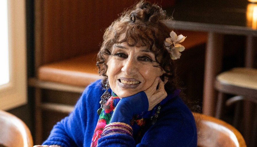 TAKKNEMLIG: Raya hadde en tøff oppvekst i nød og fattigdom, men kom til Norge etter at hun giftet seg med en norsk journalist.