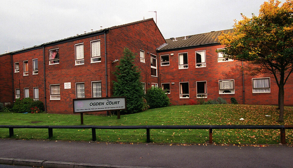 OFRENE SAMLET: Mange av beboerne Ogden Court i Hyde som døde under mystiske omstendigheter, hadde Harold Shipman som sin lege.