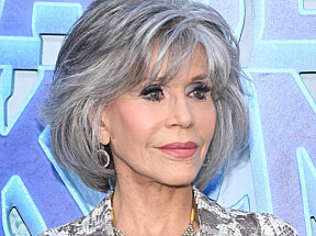 <b>SPREK 86-ÅRING:</b> Jane Fonda holder koken. Bildet er tatt sommeren 2023, noen måneder før hun fylte 86 år.
