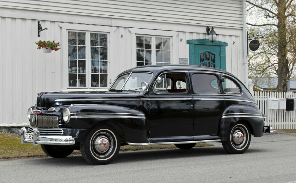 STASELIG: Peder Danielsen fra Drammen er vokst opp med farfars 1946 Mercury Town Sedan. Bilen ble hugget i 1966, men Peder fant en maken i USA som nå ruller i Drammens gater. Mercury hadde litt lengre akselavstand og totallengde sammenlignet med Ford fra samme år.
