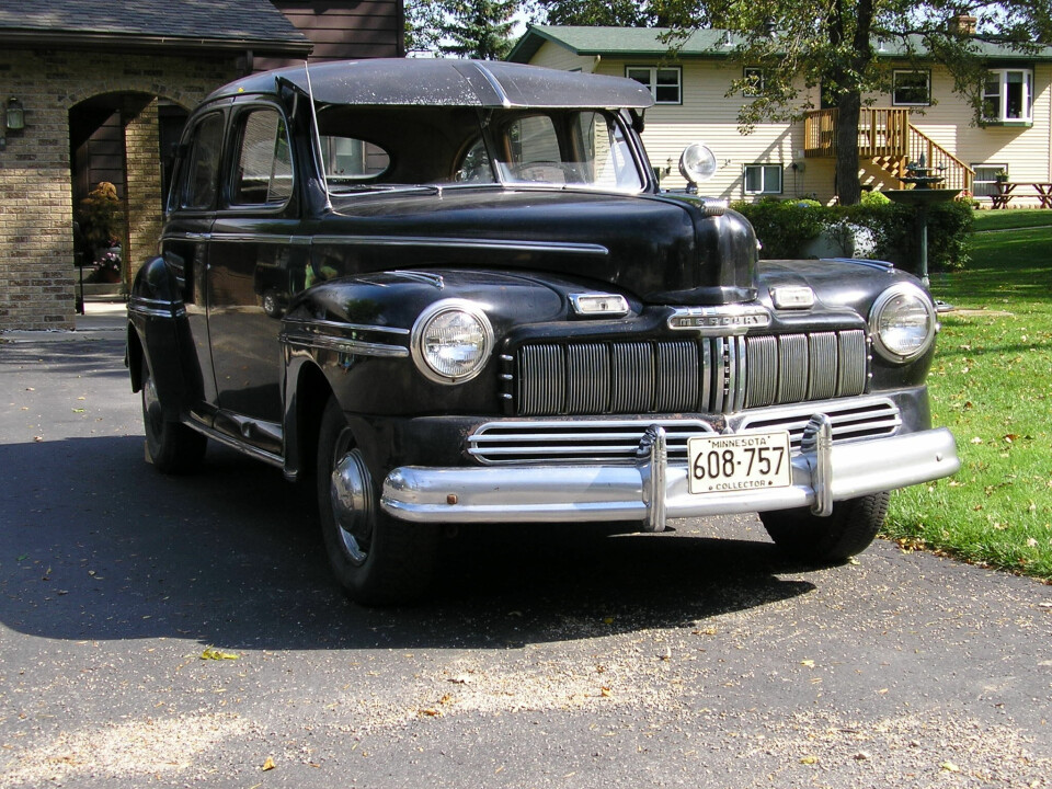 FØR VERKSTEDHALLEN: Slik så Mercuryen Peder hentet i Detroit Lakes i Minnesota i 2004 ut. Karosseriet var helt, men det meste ellers måtte restaureres.