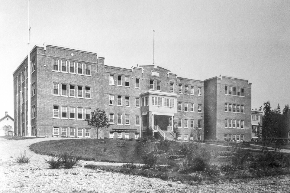 11: St. Michael’s Indian Residential School fotografert i 1930.