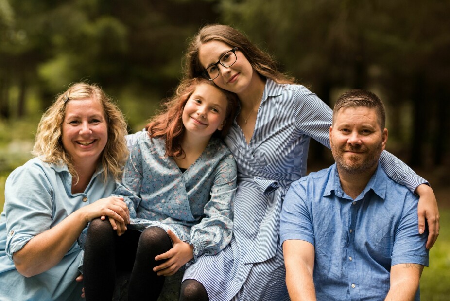 <b>HELE FAMILIEN:</b> Her er hele familien samlet. Fra venstre Janette (44), Mathilde (12), Amalie (20) og Rune (48).