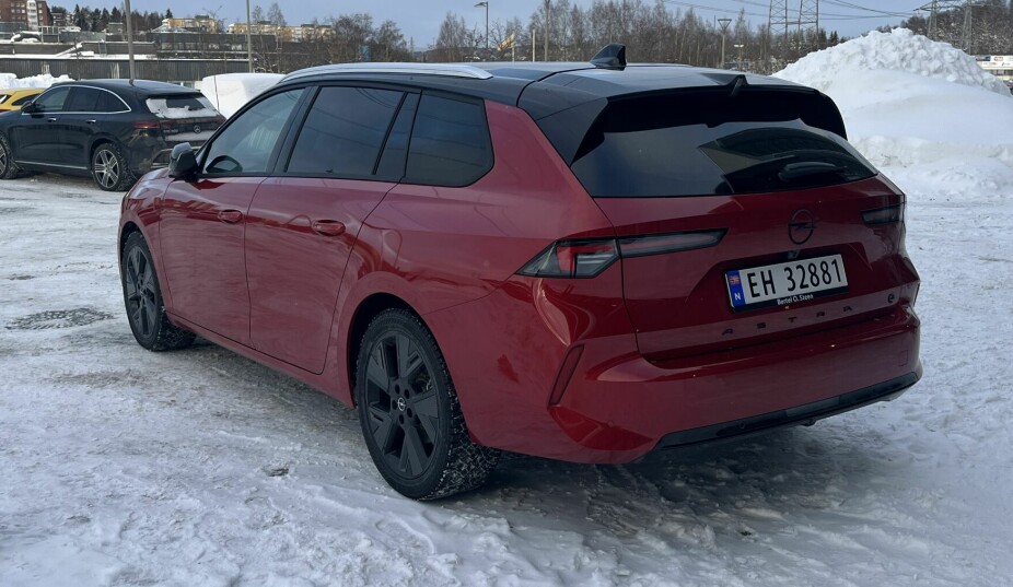 <b>I NORGE:</b> Elektriske Opel Astra Sports Tourer er på plass i Norge. Den er priset til 399 900 kroner. 