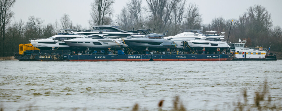 <b>MITT SKIP ER LASTET MED:</b> Lekterfrakt med luksusbåter på Rhinen er første tegn på at årets båtsesong er rett rundt hjørnet. 