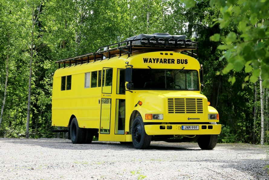 PÅSKESTEMNING: Liten tvil om at denne bobilinnredede skolebussen vekker oppsikt. Den er et skoleeksempel på ombygging.
