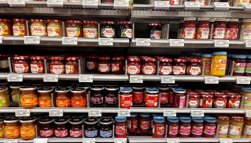 NED I VEKT MED SØTT: Det er et stort utvalg av syltetøy i butikkene, men det gjelder å ta kloke valg som er bra for helsen.