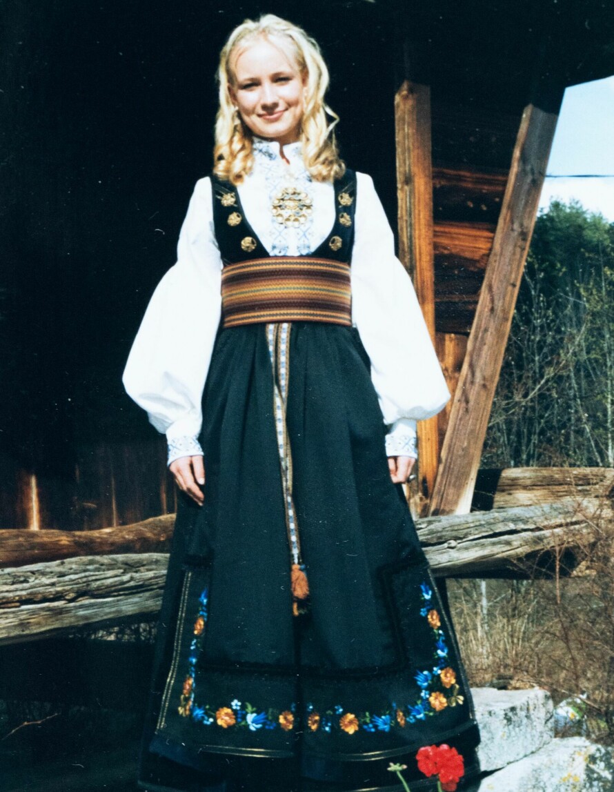 KONFIRMANT: Linn er heldig å komme fra et fylke med vakre bunader, Telemark.