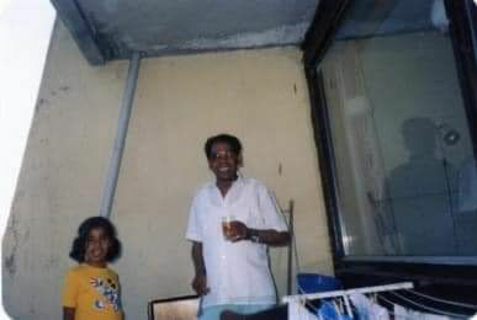 SAMMEN MED PAPPA: Lubna og pappa Shahin Shah Jaffery på slutten av 80-tallet. Han døde bare 58 år gammel og rakk aldri å oppleve at datteren ble statsråd.