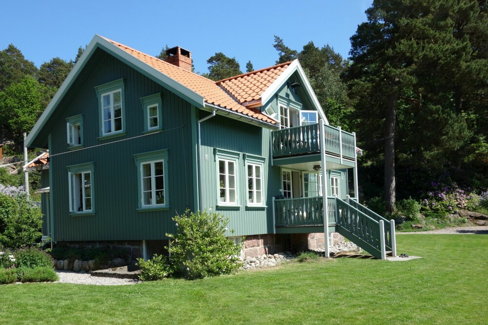 <b>HUSETS GÅTE:</b> Den idylliske villaen i Sørlands-skjærgården ble bygget i 1910. Bygnings­materialenes opprinnelse var noe man lenge ikke snakket høyt om.