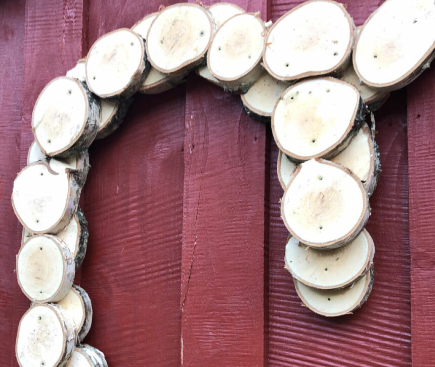 LAG PÅ LAG: Skivene underst er festet sammen med de mindre skivene som ligger oppå.